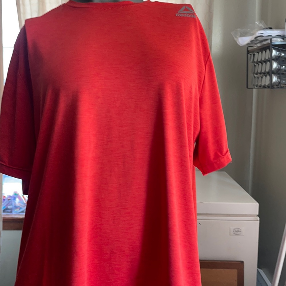Reebok light short shirt med  red